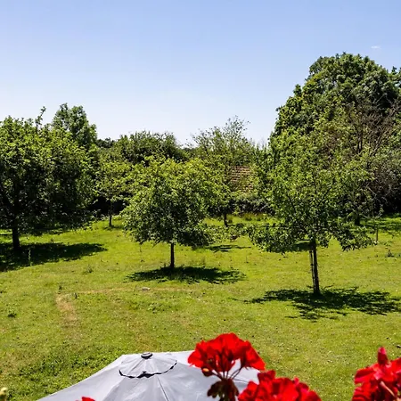 Holiday Home Au Verger Fleuri - HUD400 Hudimesnil